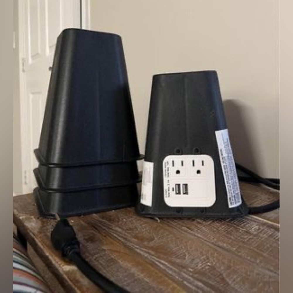 Bee Riser Set- 7.25 Inch 4 Risers (1 with 2 USB Ports + 2 outlets)